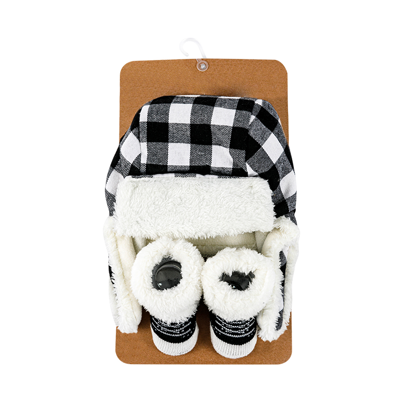 Trapper Hutt & Booties Set (1)